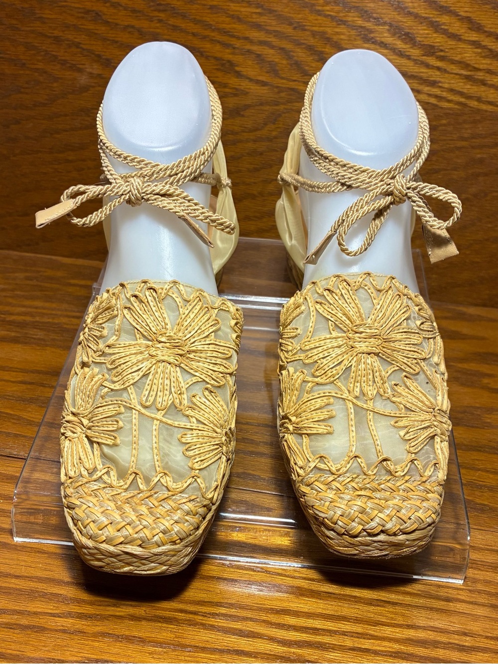 Y2K VTG Stuart Weitzman Leather Floral Appliqué Ankle Wrap Espadrilles Beige 7